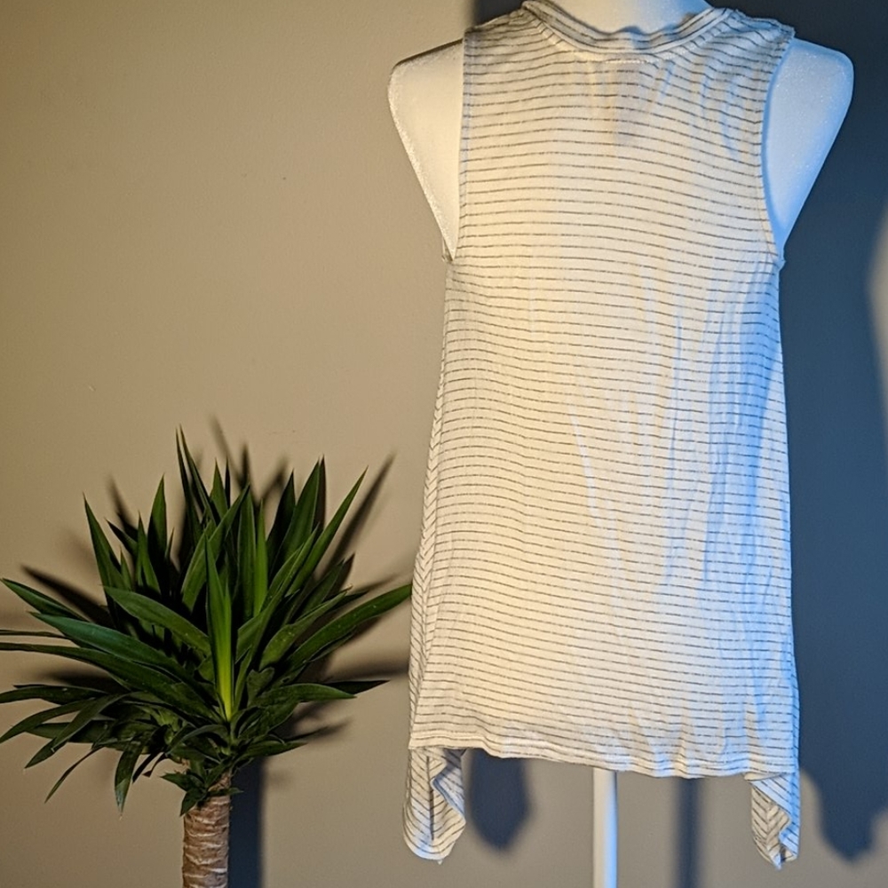 Knox Rose Flowy tank - Picture 2 of 3